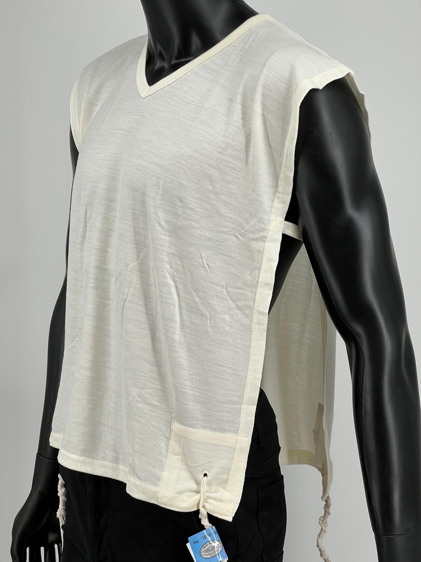 Wool V-Neck Tzitzit T-Shirt Sephardi - Hand-spun