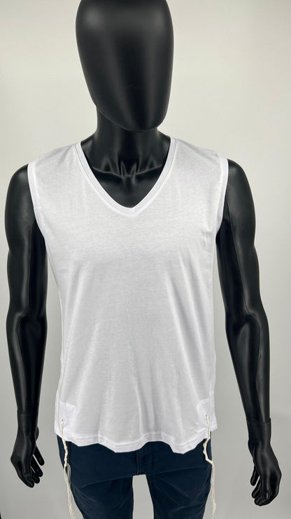 Mannequin wearing a white sleeveless Tzitzit T-Shirt Vest with V-neck and attached Tzitzit strings at the corners. The vest is made from soft, breathable cotton fabric and is designed for daily wear while fulfilling the mitzvah of Tzitzit in a comfortable and modern way.