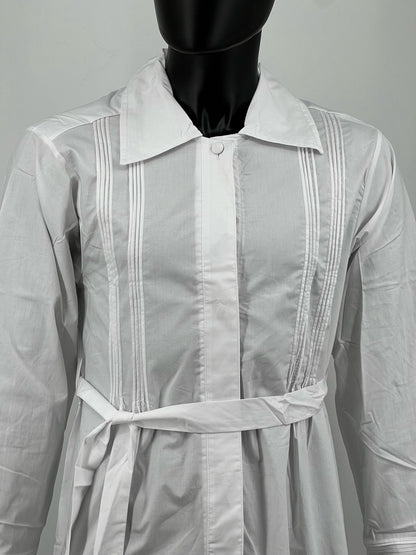 White Kittel on a mannequin against a plain background