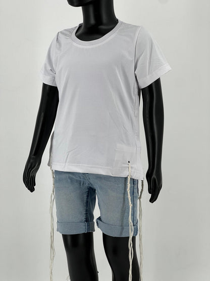 Mannequin wearing a white round-neck short-sleeve Tzitzit T-shirt made from breathable mesh fabric, paired with light blue denim shorts. White Tzitzit fringes are visible hanging from the corners of the garment. Displayed against a plain light background.