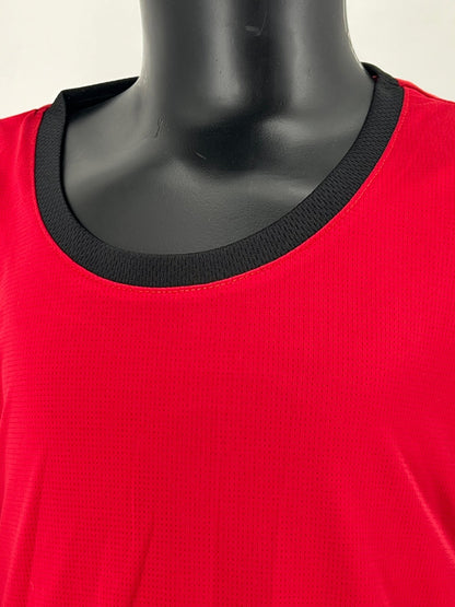 Close-up view of a mannequin wearing a red O-neck short-sleeve Tzitzit T-shirt. The textured fabric and reinforced neckline are clearly visible. The image focuses on the upper torso, with no visible face or lower body. Displayed against a plain light background.